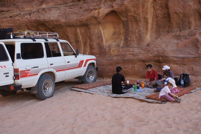 2 Day Wadi Rum Tour: Traditional Dinner and Starlit Cave Camp - Lunch, arches, and a panoramic sunset