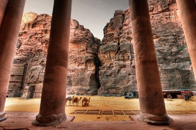 3-Day Private Tour, Explore Amman and Petra - Entering Petra through the Siq