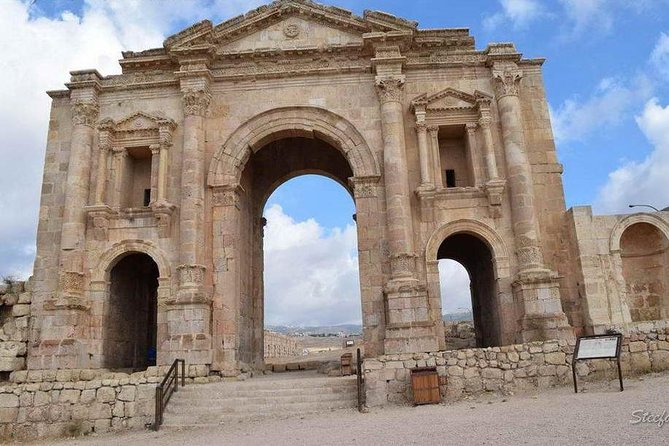 4-Day Tour from Amman: Amman, Nebo, Jerash, Petra, Wadi Rum and Dead sea - Aqaba’s Red Sea stop and the Dead Sea float