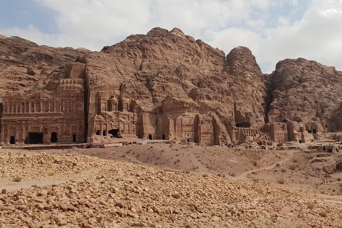 Amman and Aqaba airport lift to Petra and Wadi Rum - Coffee, tea, and a taste of Jordan