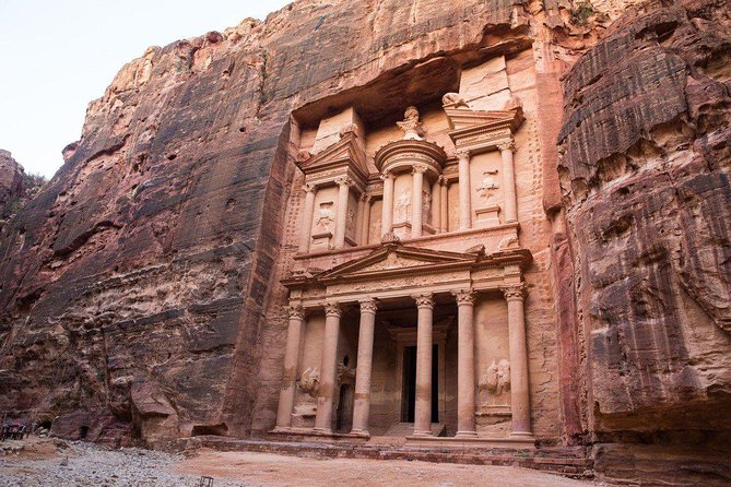 Amman Petra Full-Day Trip - Choosing a local guide or going solo