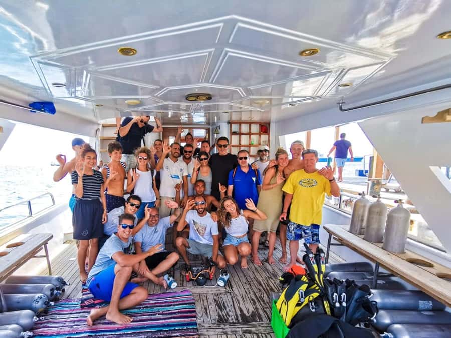 Aqaba: 2 Guided Dives Boat Trip with Gear and Buffet Lunch - The Midday Break, With Tea, Fruit, and Jordanian Food