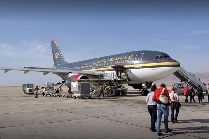 Aqaba Airport Transfer to Petra - Leaving Aqaba Airport with help at the visa desk
