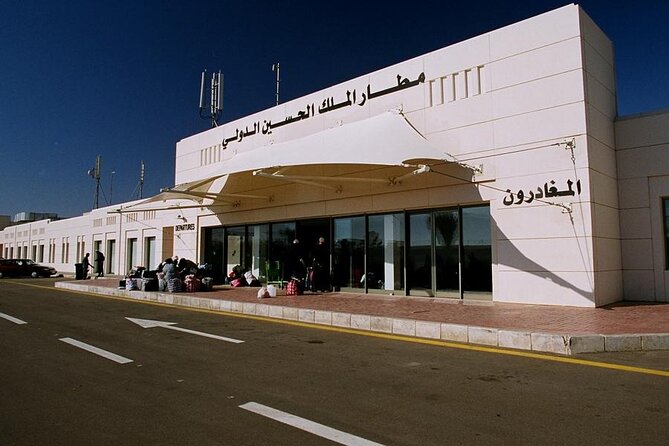 Aqaba Airport Transfer to Petra - Choosing between a car, minivan, and bus