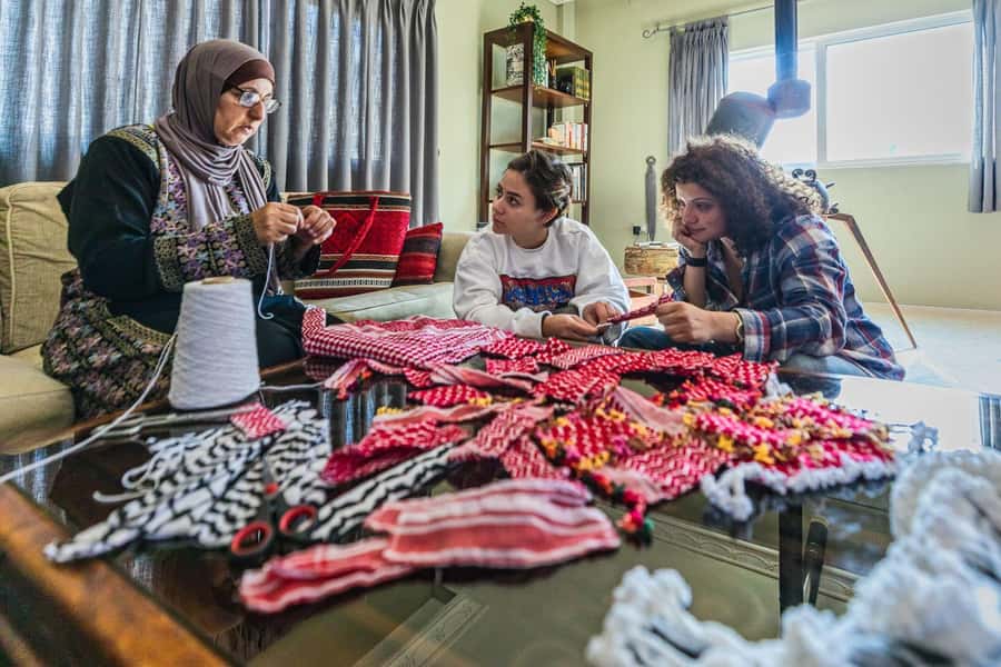 Baraka Destinations: Hadab Making Workshop in Umm Qais - Meeting a local craftswoman