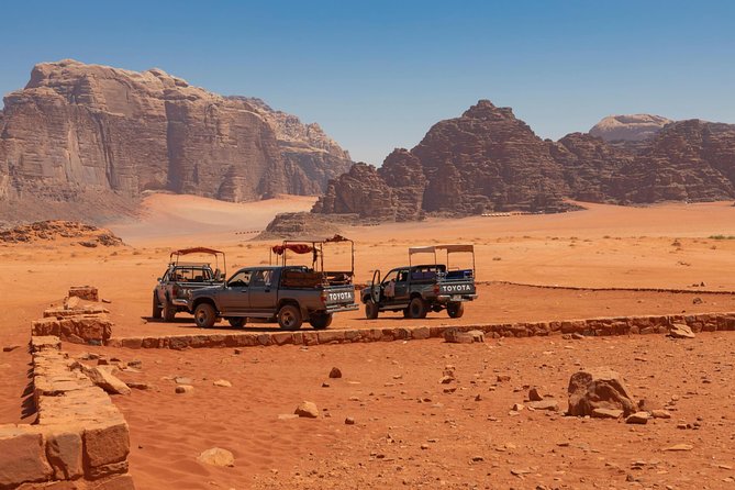 Best of Wadi Rum | Full day Jeep tour + Sleep under the stars | Pack all-in - Khazali Canyon shows Wadi Rum at close range