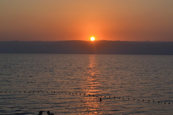 Dead Sea Full Day Tour including Lunch - Reaching the resort beach