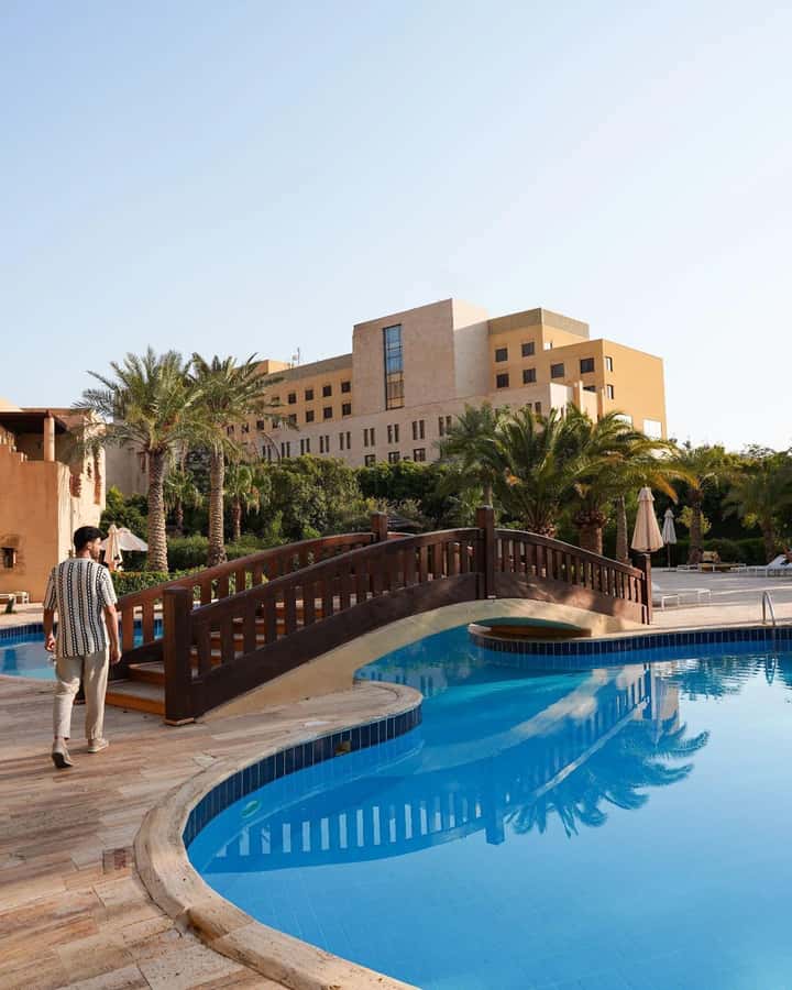 From Amman: Half-Day Tour to Dead Sea - How floating and mud actually work