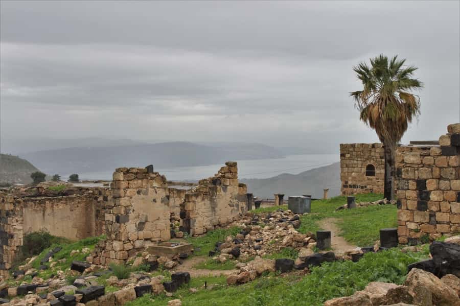 From Amman: Jerash, Umm Qais, and Jesus' Cave Private Trip - Umm Qais and Gadara: ruins with a four-country view