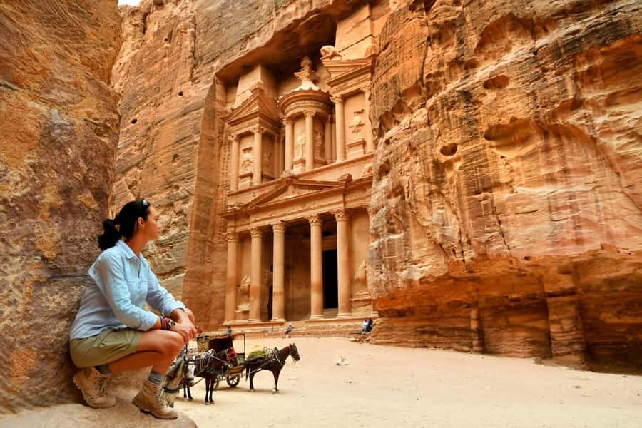From Eilat: Petra Tour with Transfer and Lunch - Walking the Siq to the Treasury