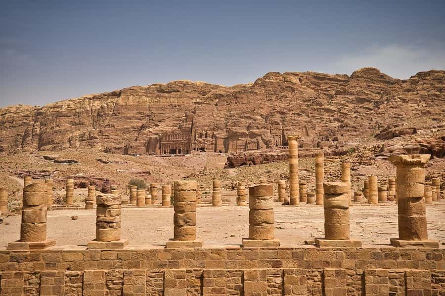 From Tel Aviv: Petra Guided Day Tour with Return Flights - The 2.5-hour ride through southern Jordan