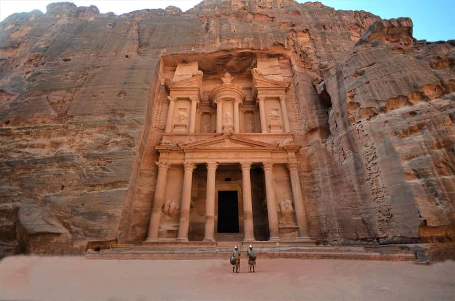 From Tel Aviv: Petra Guided Day Tour with Return Flights - From Terminal 1 to Ramon Airport