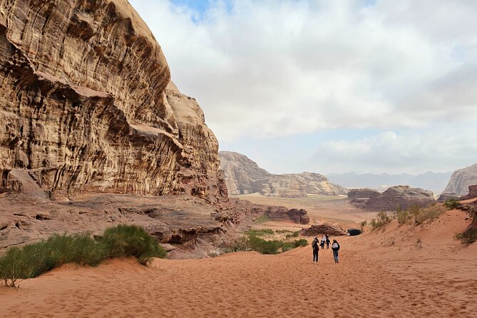 Full Day Jeep Tour and overnight stay (all meals included) - Reading the walls of Jebel Khazali