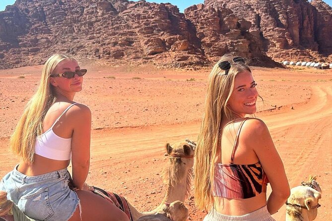 Full Day Petra and Wadi Rum Private Guided Tour - Entering Petra through the Siq