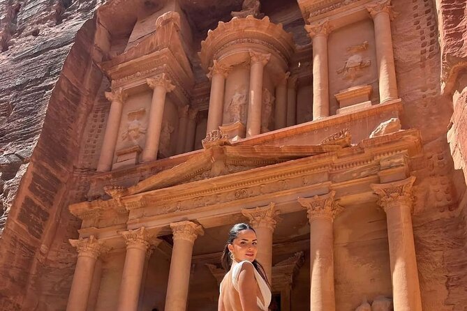 Full Day Petra Private Guided Tour - Meeting your guide at Petra