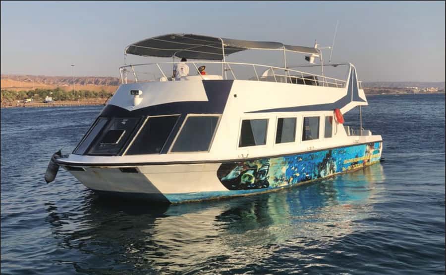 Glass Boat & Snorkeling with day use of Berenice Beach Club - One hour above Aqaba’s coral reefs