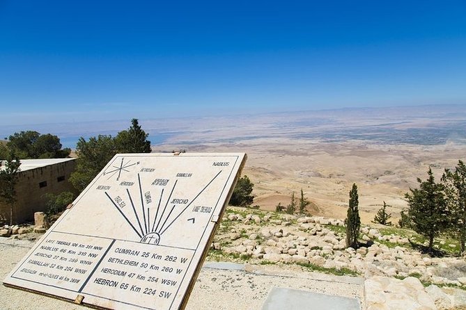 Jordan Pass 5-Night Magic Private Tour: Dead Sea, Mount Nebo, Amman, and Jerash - Day 4: Entering Petra through the Siq