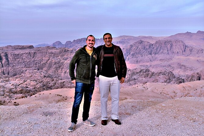 Jordan Tour: Private Driver - Luxurious car - Turning a transfer into a Jordan day trip
