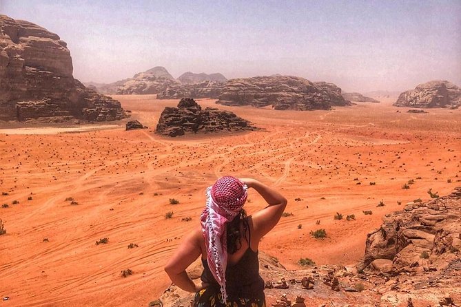 Lawrence's House Jeep Tour (5 hours) - Jebel Khazali: a cool siq with old carvings