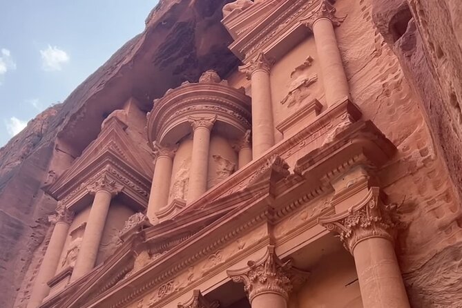 Petra and Little Petra Full-Day Guided Tour from Amman - Entering Petra through the Siq