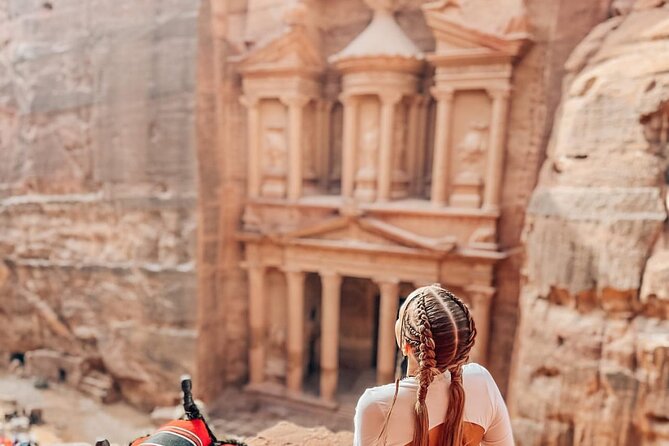 Petra and Little Petra Private Guided Tour - Entering Petra through the Siq