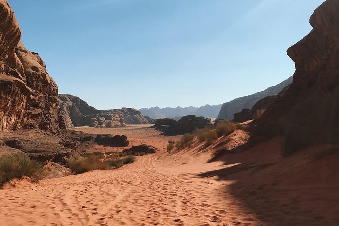 Petra and Wadi Rum in One Day | The Jordanian Mappers - Free time inside Petra