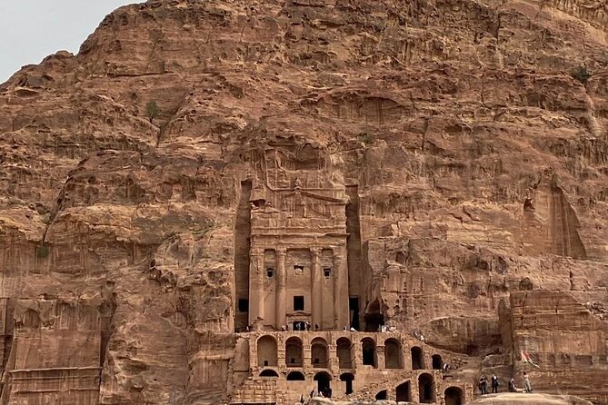 Petra Highlight Tour with Private Guide Sami Nawafleh | 2.5 Hours - From the Street of Facades to the Theatre