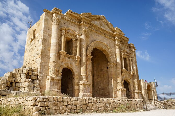 Private Half Day Tour in Jerash From Amman - Walking into the Oval Plaza