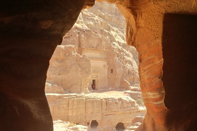 Private Petra Back Entrance Tour with Guide . - A 7:00 am pickup and the ride to Little Petra
