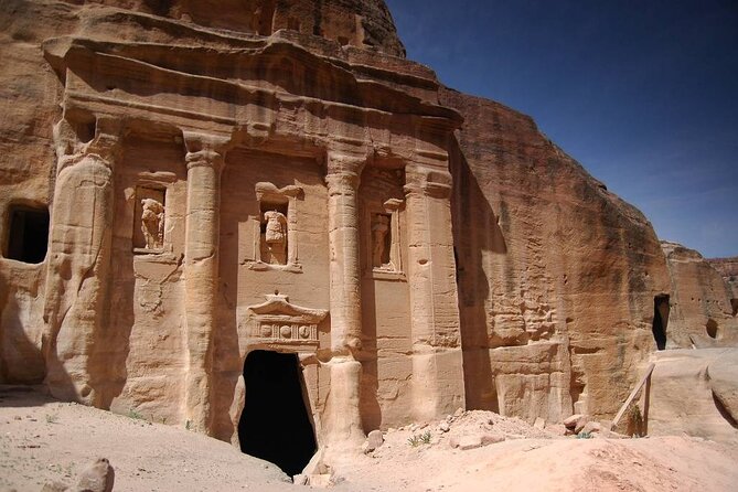 Private Petra Sightseeing day tour from Aqaba port - Entering Petra through the Siq