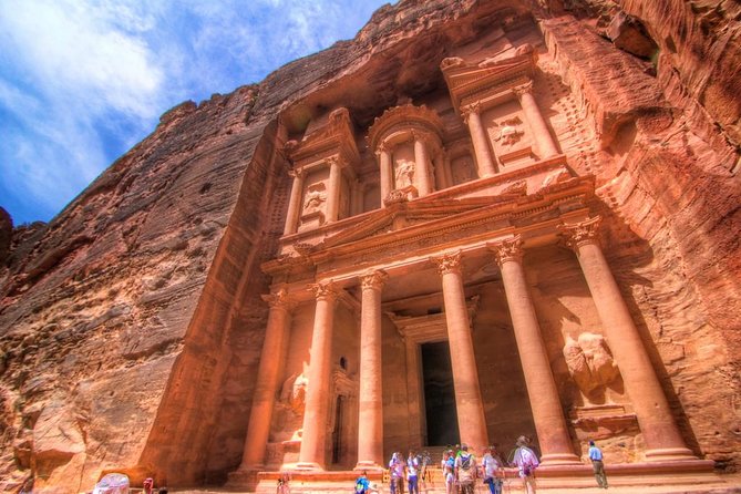 Private Tour Petra and Shobak Castle from Amman - Entering Petra and meeting the local guide