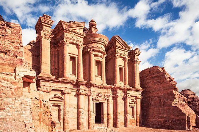 Private Transfer From Amman City To Petra - WiFi, water, and a quieter ride