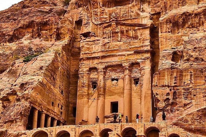 Private Transfer From Amman City To Petra - What the driver adds to the experience