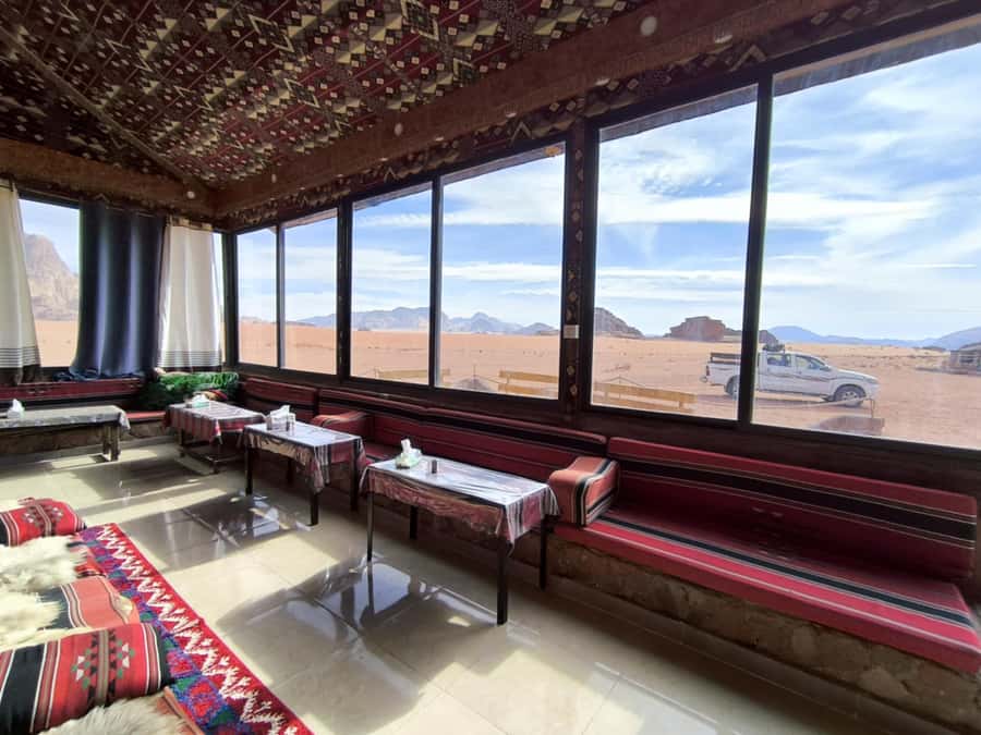 Wadi Rum: 1-Night Jeep Tour with Dinner and Breakfast - Starting at the Wadi Rum Rest House
