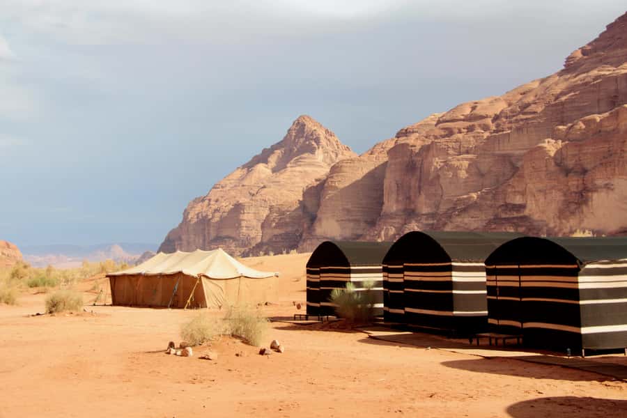Wadi Rum: 2nights|3Day all-inclusive BedouinDesertExperience - Day 2: Choose a proper walk through Burrah Valley or toward Lawrence House