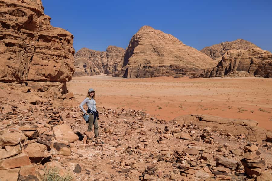 Wadi Rum: Explore 10-Hour Jeep Tour Pass, Guide, Meal & Stay - Lunch beside the cliffs