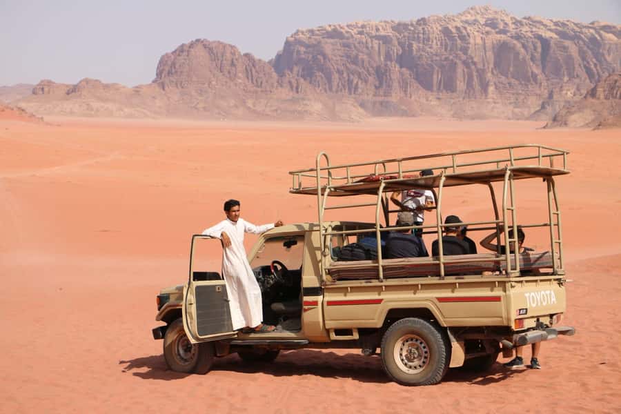Wadi Rum: Full day Jeep tour - Why an eight-hour jeep tour works well in Wadi Rum