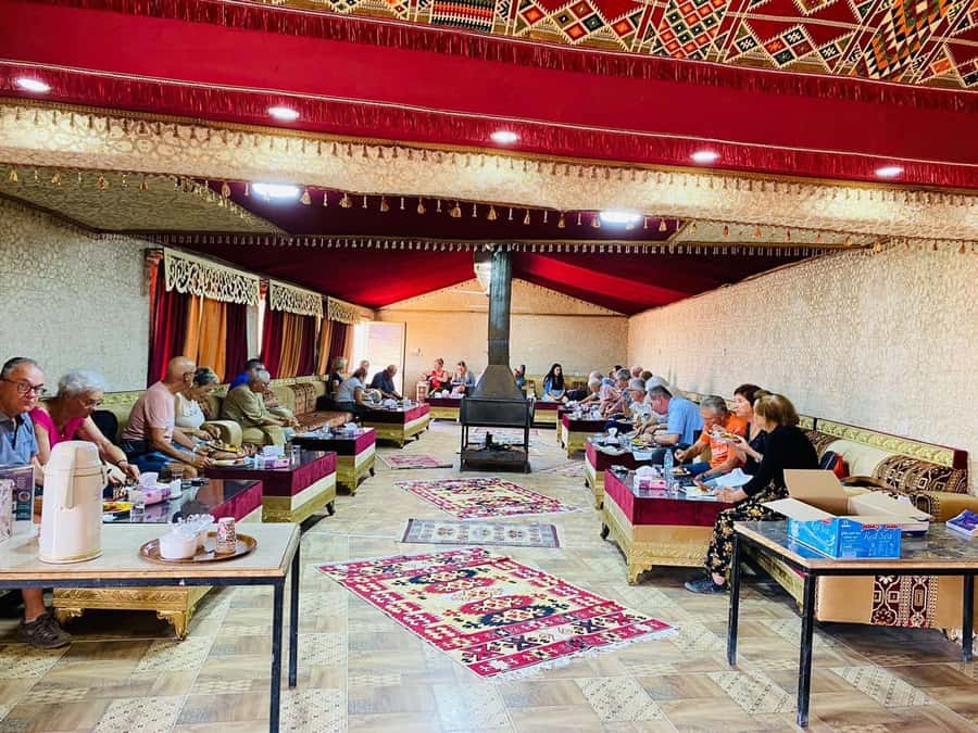 Wadi Rum: Full-Day Jeep Tour with Lunch - Lunch Under Shade in the Desert