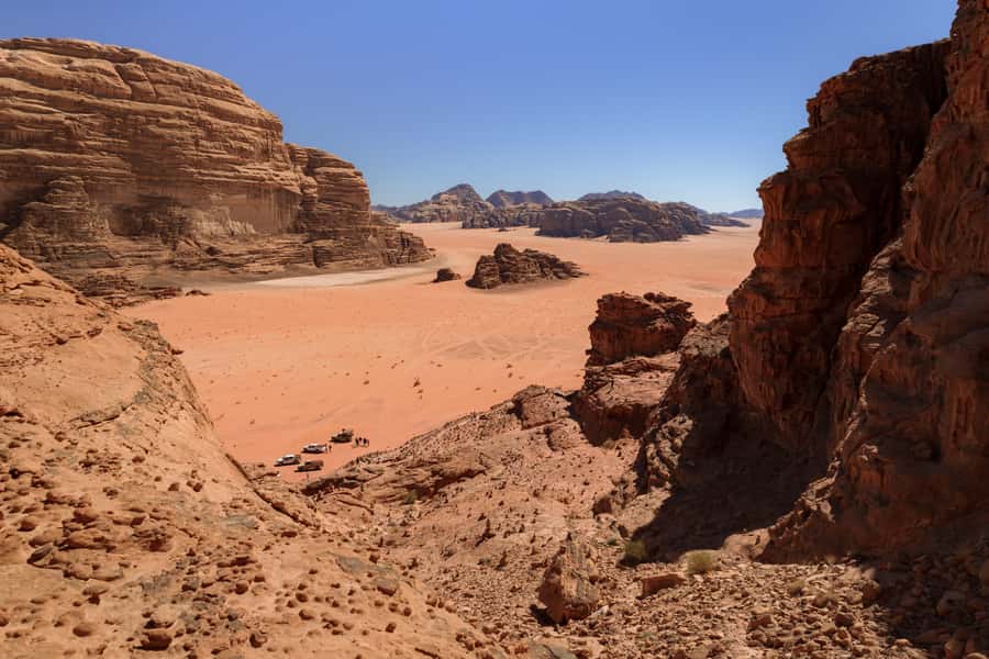 Wadi Rum: Guided Jeep Tour With Overnight Stay and Meals - Dinner, tea, and the night sky