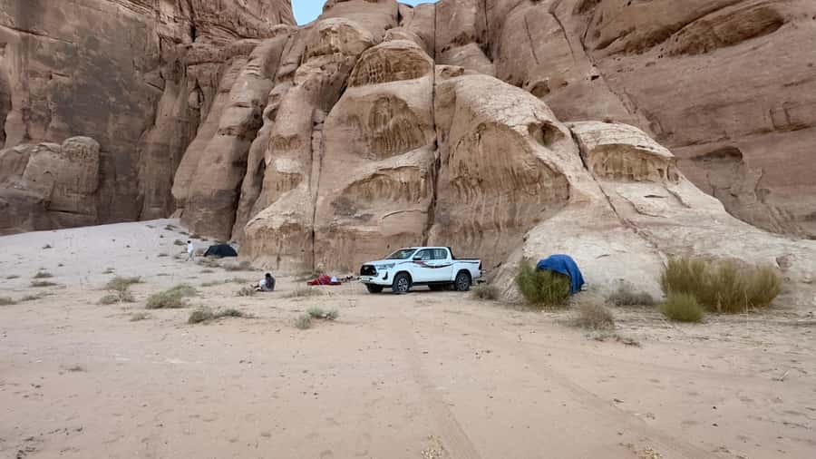 Wadi Rum: Half Day Jeep Tour - - Bedouin tea beside the desert route