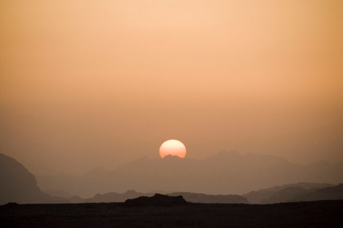 Wadi Rum: Premium English Speaking Guide 4WD Desert Tour - Lawrence House and the best lunch pause